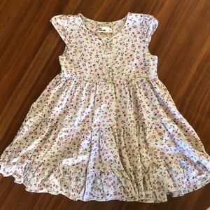 Adorable girls floral print dress.